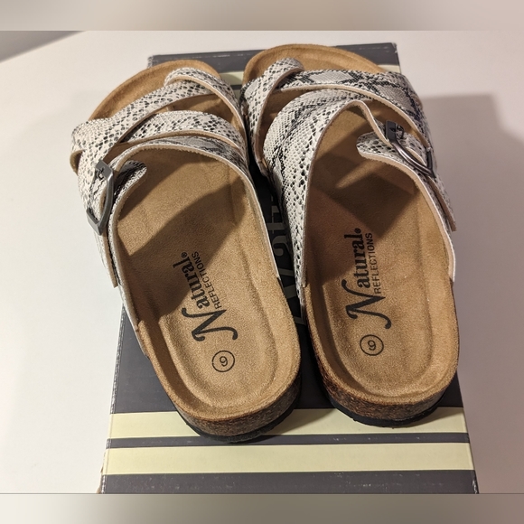 Natural Reflections Leanna Sandal White Snake Size US 6M New in Box - Picture 3 of 9